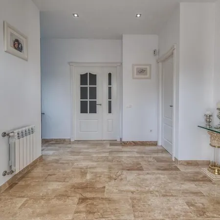 Villa Sleeps 10 Pool Wifi Lloret de Mar